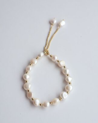 Pulsera perlas de rio dorada
