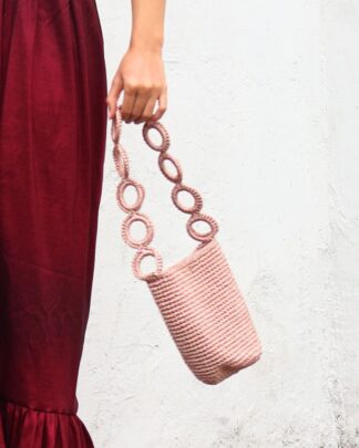 Mochila brillante mini tejida rose