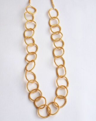 Collar tejido de eslabones