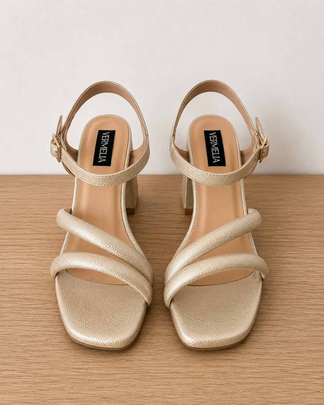 Tacones cruzados champagne mate