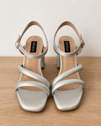 Tacones cruzados plateado mate